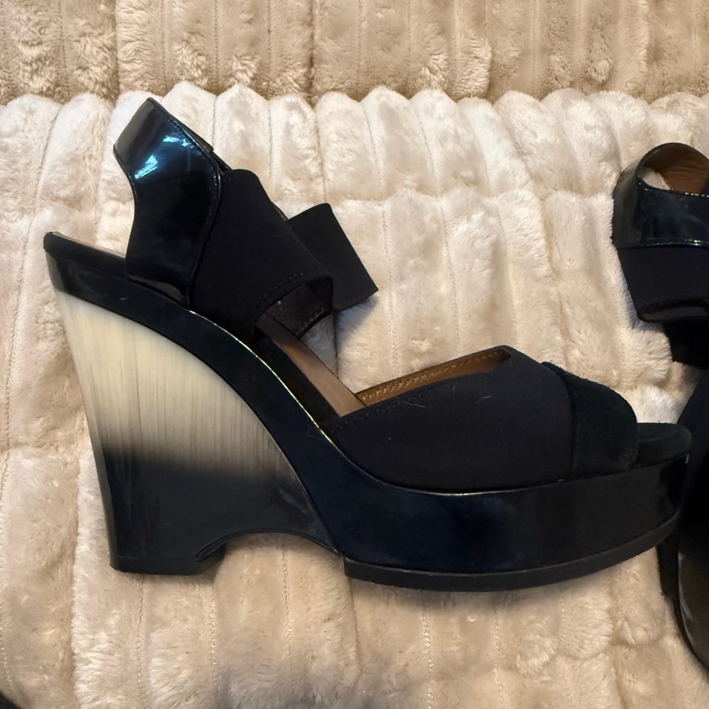 Donald J. Pliner Jenkin wedge sandals
Black - size 8 - Picture 2 of 6
